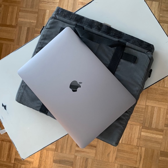 TOM BIHN Urban Minimalist Messenger - 14 x 11 x 2 - Picture 7 of 15